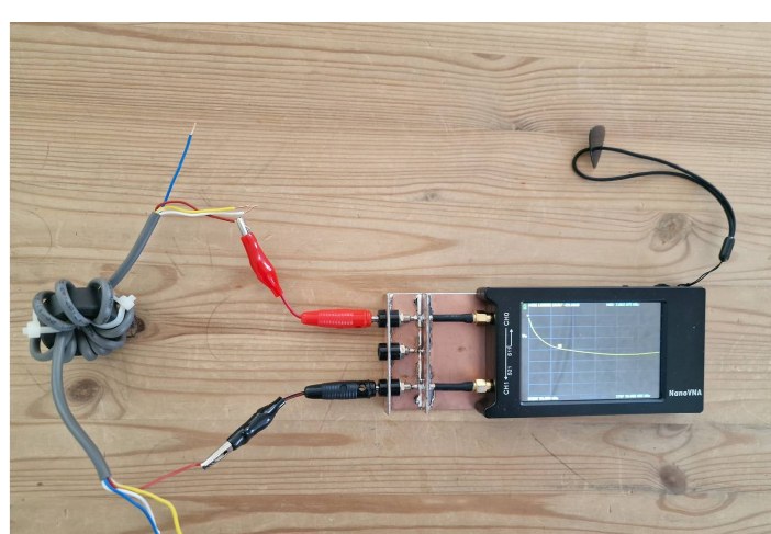 10 turns of bus cable on an FT-140-31 core: 29.18 dB common-mode attenuation at 7.013 MHz, measured on a nanoVNA.